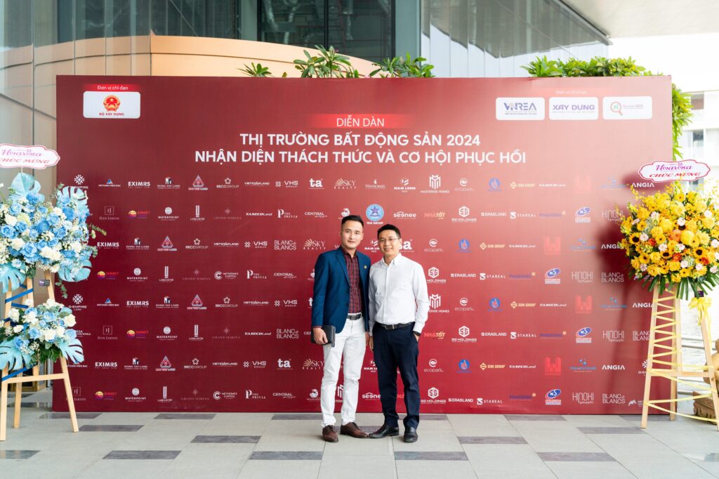 Ông Phạm Hoàng Phong và ông Hảo Nguyễn – Đại diện Lãnh đạo cấp cao STAREAL.